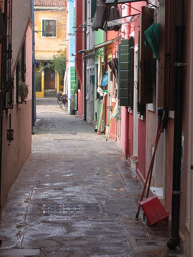 venice-burano-street-lge venice-burano-street-lge