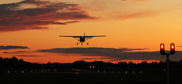 sunset-airplane-landing